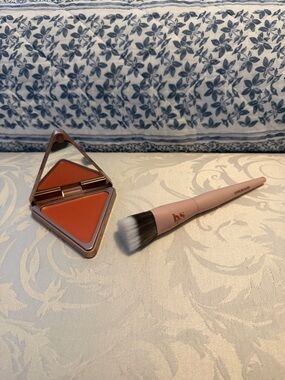 LYS CREAM BLUSH AND STIPPLING BRUSH